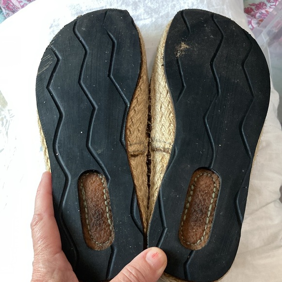 Green Toe Mary Janes. SIZE 6.5 BUT FITS LIKE 7!! - Picture 4 of 6